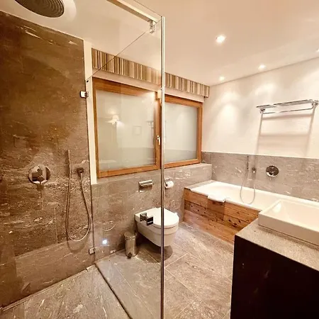 Luxury Walking Distance To Caumasee Apartment