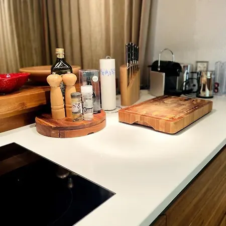 Luxury Walking Distance To Caumasee