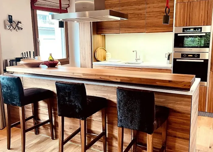 Luxury Walking Distance To Caumasee